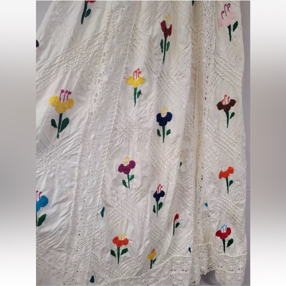 Vintage Oaxacan Wedding Dress - Picture 3 of 11